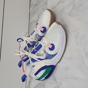 Girls Basketball shoes